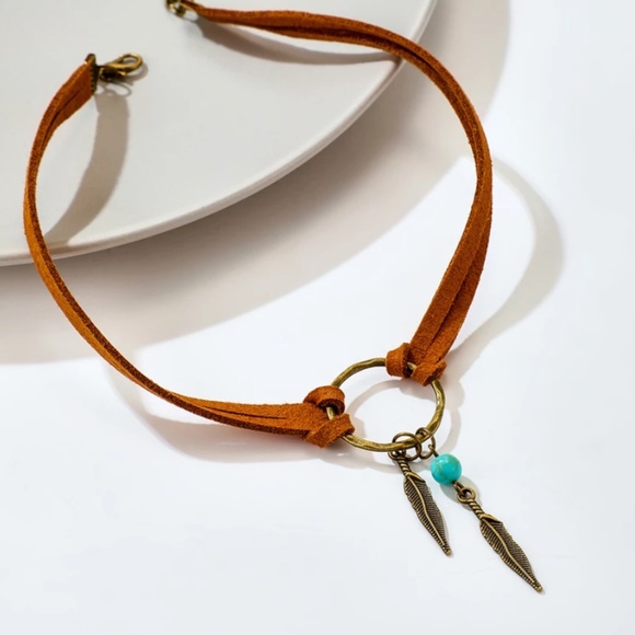 Jewelry - Trendy Bohemian Feather Suede Choker Native Americ